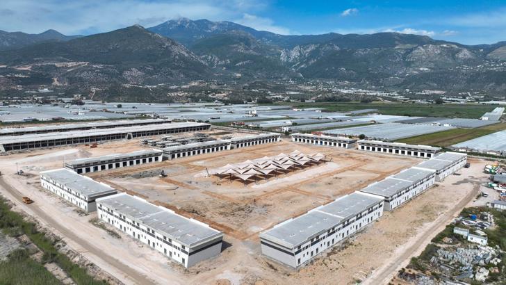 Kınık Toptancı Hal Kompleksi'nde sona doğru