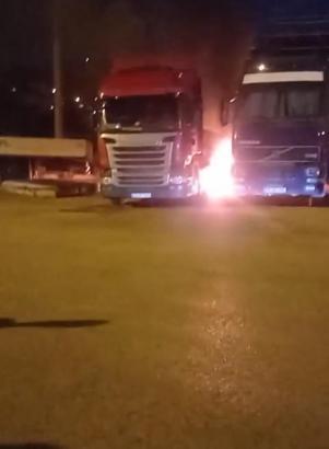 Karabük’te 2 TIR'ın dorsesi yandı