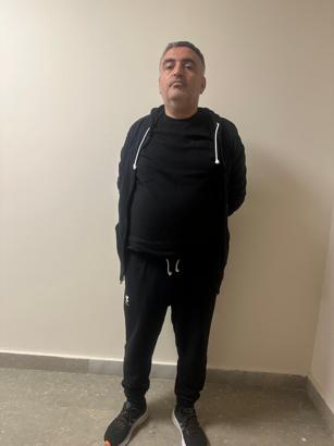 İstanbul- 8 yıldır aranan FETÖ’cü evine düzenlenen operasyonla gözaltına alındı