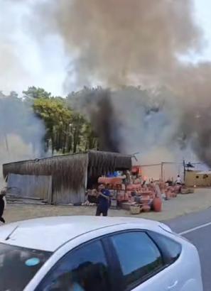 Muğla'da hasır ürünler satan işyerinde yangın