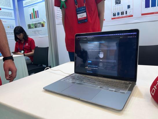 Ankara- Öğrencilerden işaret dilini sese dönüştüren portatif eldiven /Video eklendi