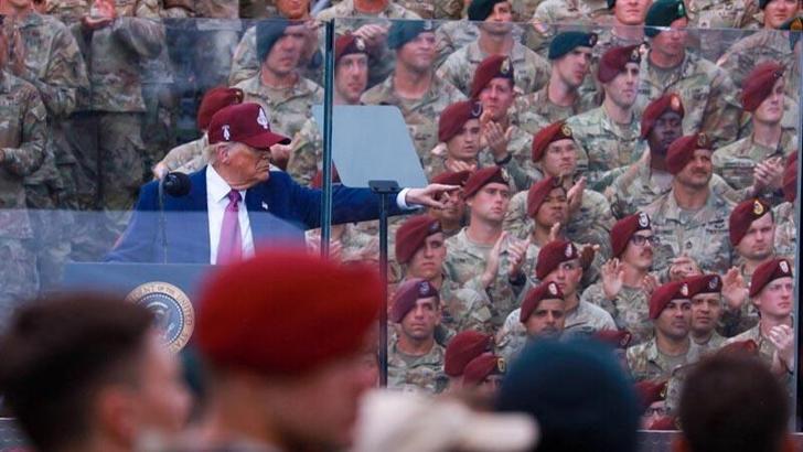 Trump: Amerikan bayrağını yakanlara bir yıl hapis cezası verilmeli