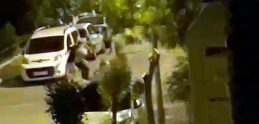 İstanbul - Avcılar'da 3 kişinin saldırdığı vatandaşı çevredekiler kurtardı