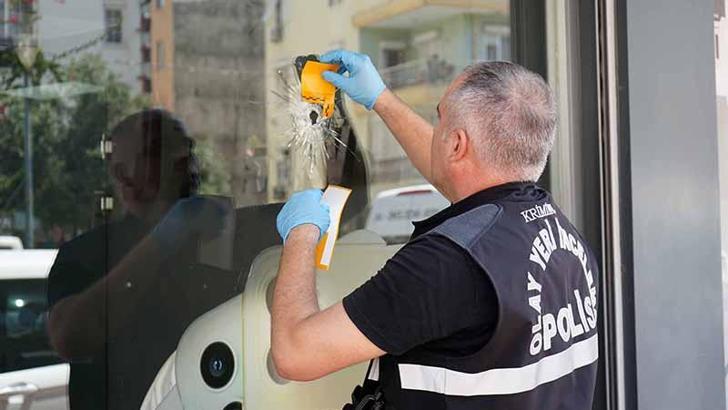 3 milyon lira ödemeyi reddedince iş yerini kurşunladılar