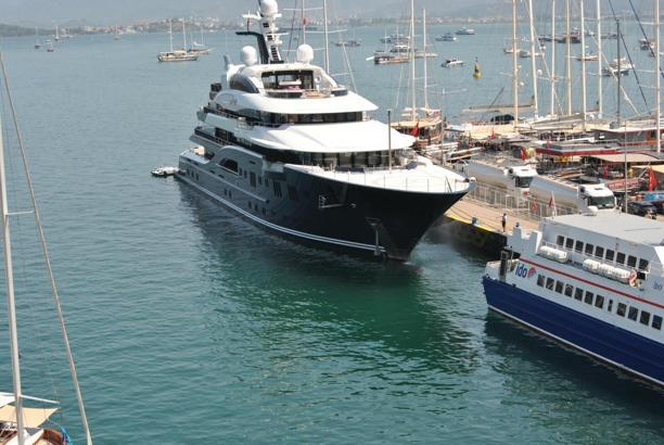 Suudi Arabistan Prensi'nin yatına Fethiye'de 140 ton yakıt ikmali