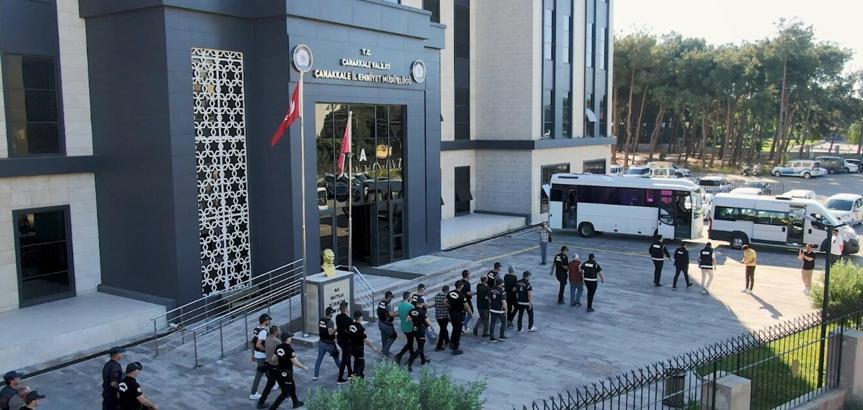Çanakkale'de göçmen kaçakçılığı yapan suç örgütü çökertildi; 23 tutuklama
