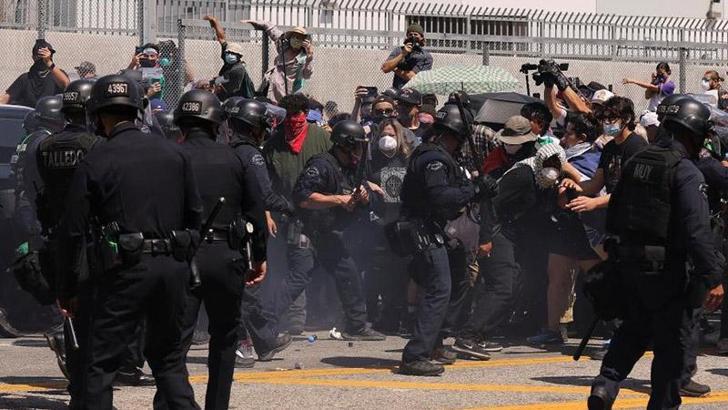 Los Angeles'ta görevlendirilen Ulusal Muhafızlar bazı sivilleri gözaltına aldı