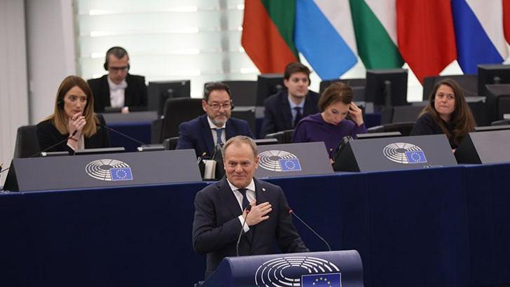 Polonya'da Tusk hükümeti güvenoyu aldı