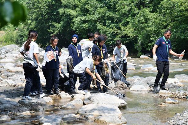 Doğayı kirleten atıklar toplandı