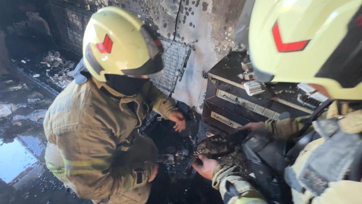 İstanbul- Avcılar'da prizde unutulan ütü nedeniyle yangın çıktı