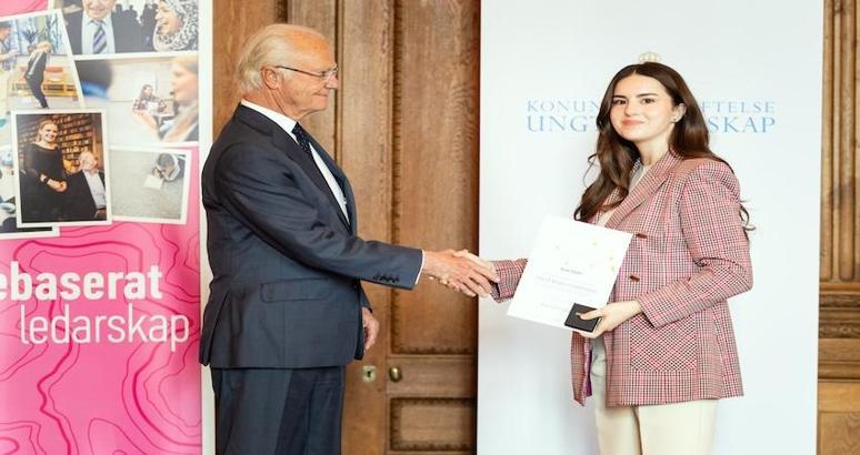 İsveç’te yaşayan iki Türk genci, İsveç Kraliyet Vakfı’nın liderlik programından mezun oldu