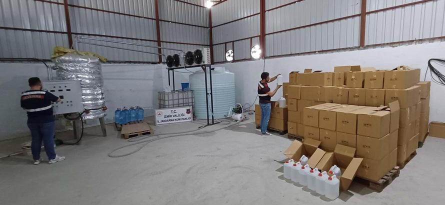 İzmir'de jandarmadan sahte içki üretim deposuna operasyon