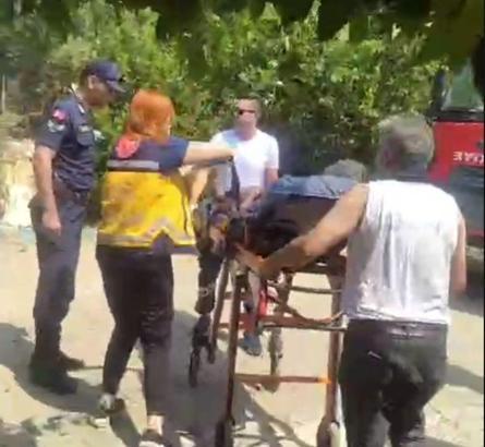 Yangından etkilenen Alzheimer hastasını komşuları kurtardı