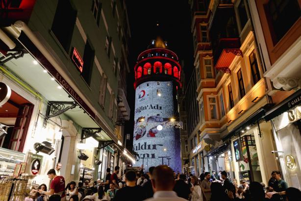 Kızılay’ın 157’nci kuruluş yıldönümünde simgesel yapılar kırmızıya büründü