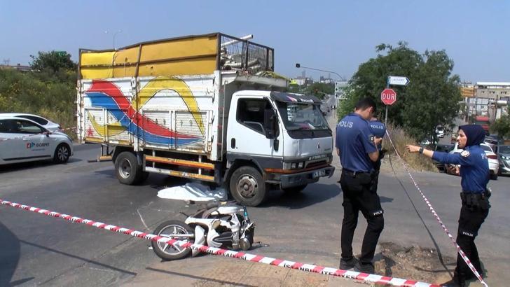 İstanbul- Ümraniye'de kamyonete çarpan motosikletli hayatını kaybetti