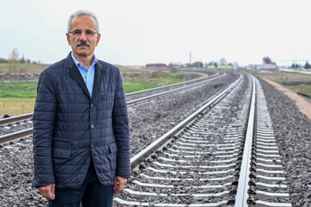 Bakan Uraloğlu: 8 milyon kişi daha hızlı tren konforuna kavuşacak