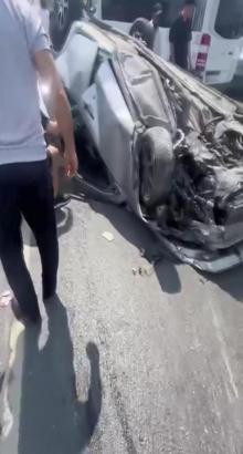 İstanbul - Arnavutköy'de otomobil refüje çarıpp takla attı; sürücü yaralandı