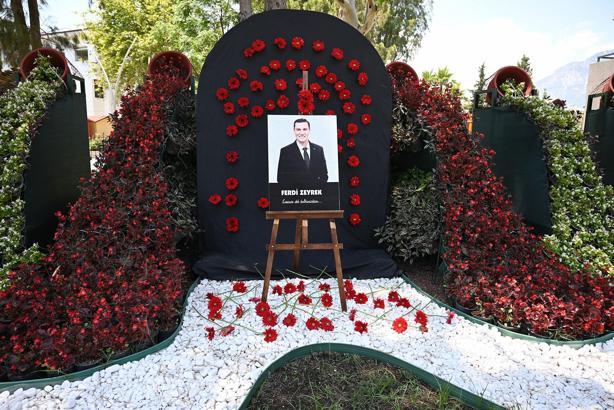 Kemer'de Başkan Zeyrek için anma alanı