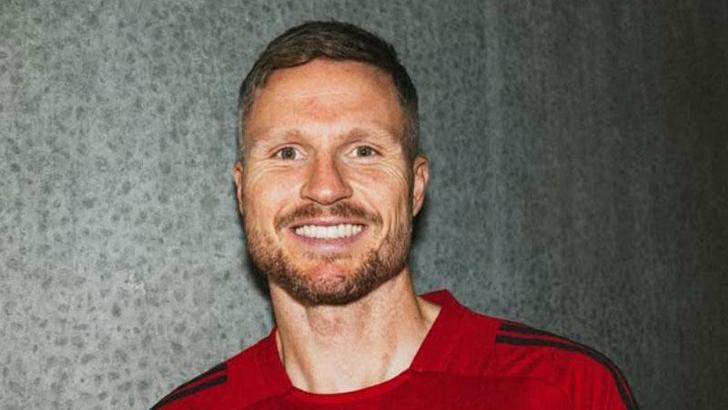 Göztepeli Nielsen ülkesine döndü