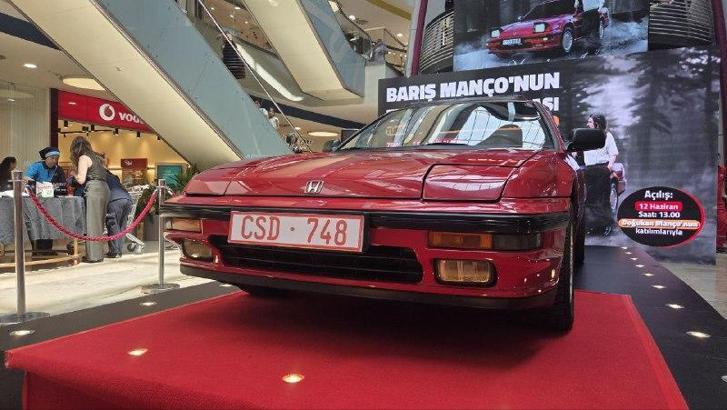 İstanbul - Barış Manço'nun 1991 model kırmızı otomobili sevenleriyle buluştu