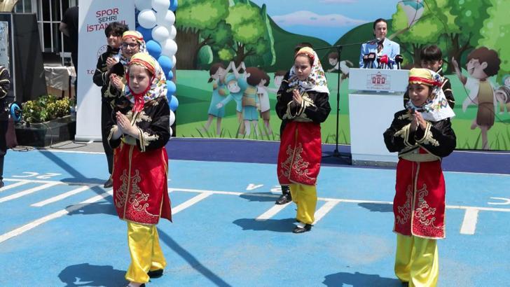 İstanbul - İstanbul Valisi Gül, 'Geleneksel Çocuk Oyunları Festivali'ne katıldı