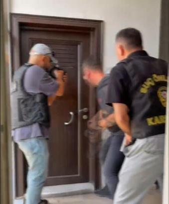 İzmir'de uyuşturucuya 2 tutuklama