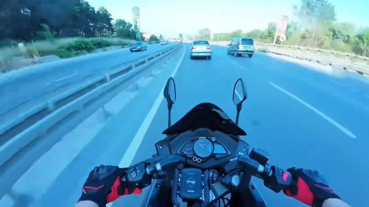 İstanbul - Maltepe'de önüne çıkan otomobile tepki gösteren motosikletli, İETT otobüsüne çarptı