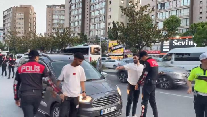 İstanbul - İstanbul Emniyet Müdürü Yıldız, Esenyurt'ta uygulamaya katıldı