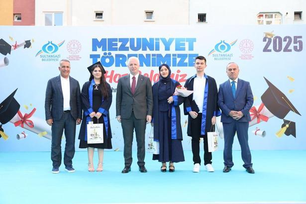 Vali Gül, Sultangazi’deki mezuniyet törenine katıldı