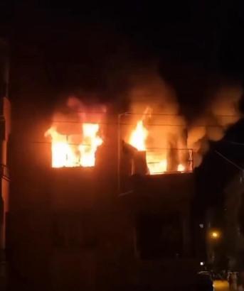 Reyhanlı'da apartman dairesi yandı