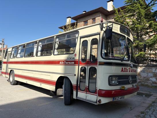 1985 model otobüsü 'Allı Turnam' ile 3 yıldır Anadolu'yu geziyor