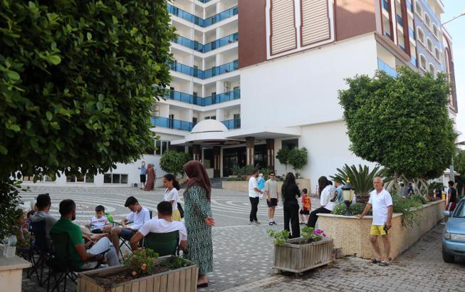 Antalya'da 5 yıldızlı otelde yangın; turistler tahliye edildi