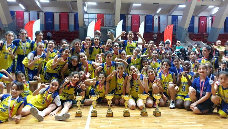 5 farklı yaş grubunda bütün kupaları kazandılar