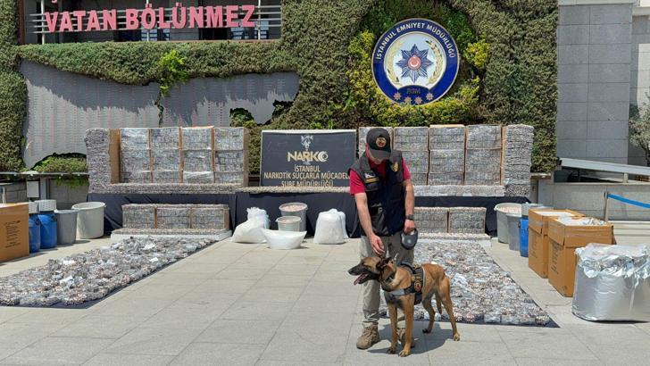 İstanbul - İstanbul’da uyuşturucu operasyonunda ele geçirilenler emniyette sergilendi