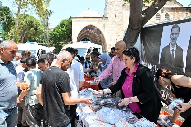 Ferdi Zeyrek için Muratpaşa'da helva dağıtıldı