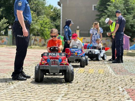 Süloğlu'nda minik öğrencilere, uygulamalı trafik eğitimi