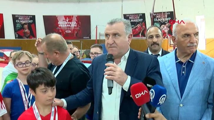 Bakan Bak, DSIGO Cimnastik Avrupa Şampiyonası'nın ödül törenine katıldı