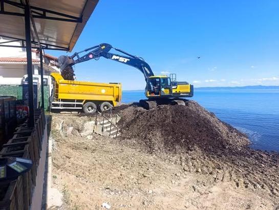 Yayla köyü sahilinde deniz talaşları temizlendi