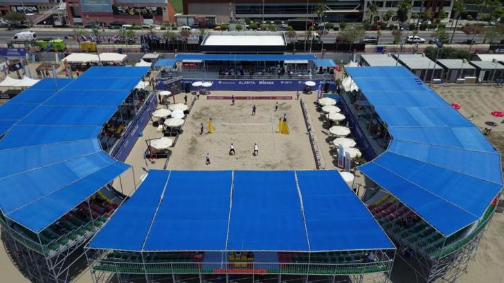 Plaj voleybolunun kalbi Alanya'da atıyor