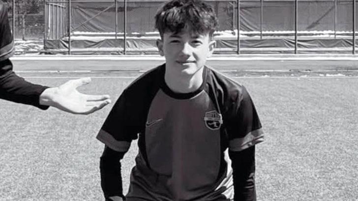 13 yaşındaki çocuğun yumruğuyla kalbi duran Alperen Ömer, gözyaşlarıyla toprağa verildi