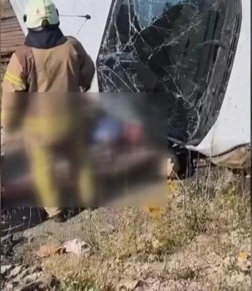İstanbul- Çatalca'da bariyere çarpan minibüs takla attı: 1 ölü