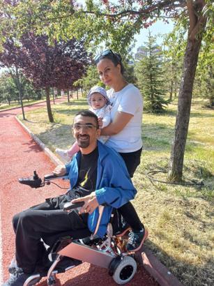 Serebral Palsi Hastası Yılmaz’ın en güzel Babalar Günü hediyesi ‘Menekşe Yaz’ oldu