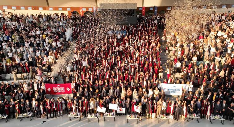 Hasan Kalyoncu Üniversitesi'nde mezuniyet coşkusu