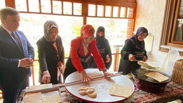 Bakan Göktaş, kadın kooperatifinde hamur açtı