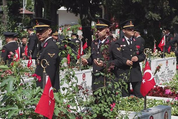 Jandarma Genel Komutanlığı'nın 186'ncı yıl dönümünde Edirnekapı Şehitliği'nde anma töreni düzenlendi