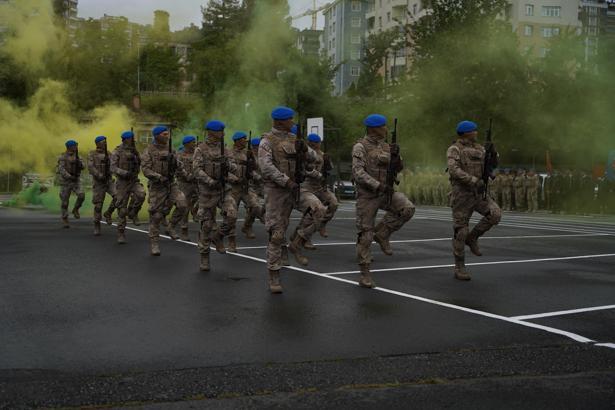 Rize'de kuruluş kutlamalarına damga vuran jandarma gösterisi