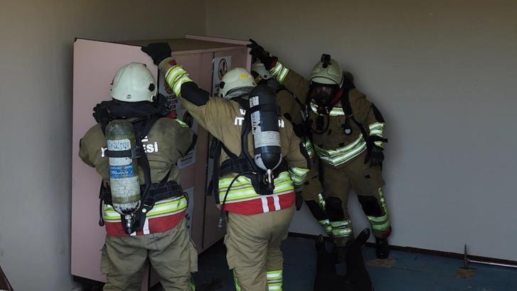 Tatbikata giden itfaiye erlerine Babalar Günü sürprizi