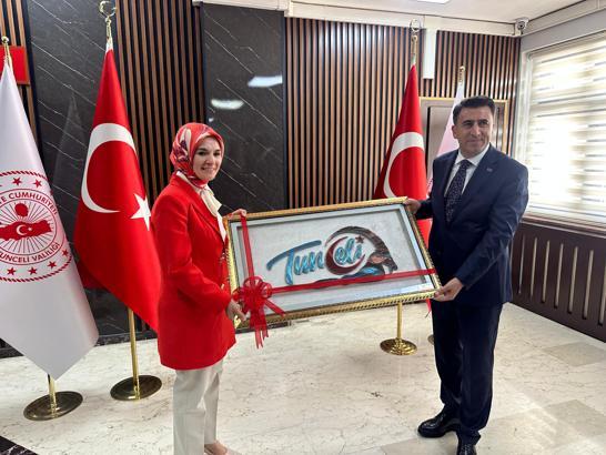 Bakan Göktaş, kadın kooperatifinde hamur açtı (3)