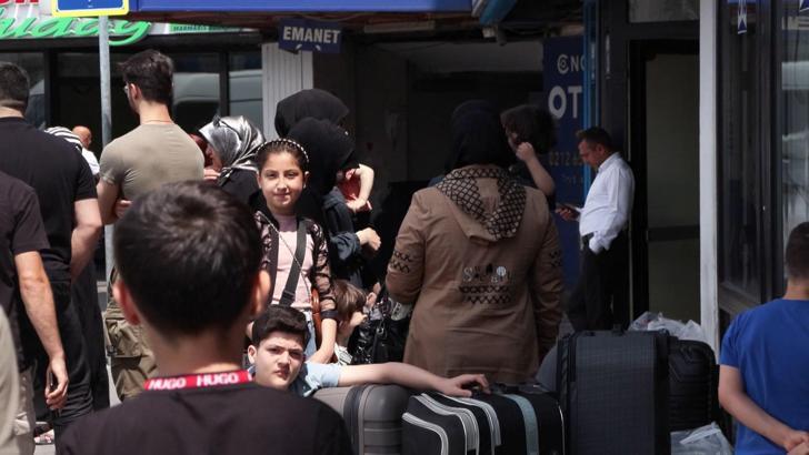 İstanbul- Hava sahası kapanınca İranlılar otobüslerle ülkelerine dönüyor