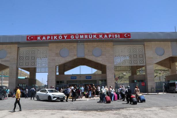 Hava sahası kapandı, Van-İran sınırında kara yolu trafiği başladı